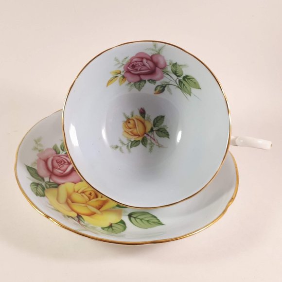Royal Grafton 1950s Pink and Yellow Roses with blue shade Teacup & saucer - Picture 4 of 9